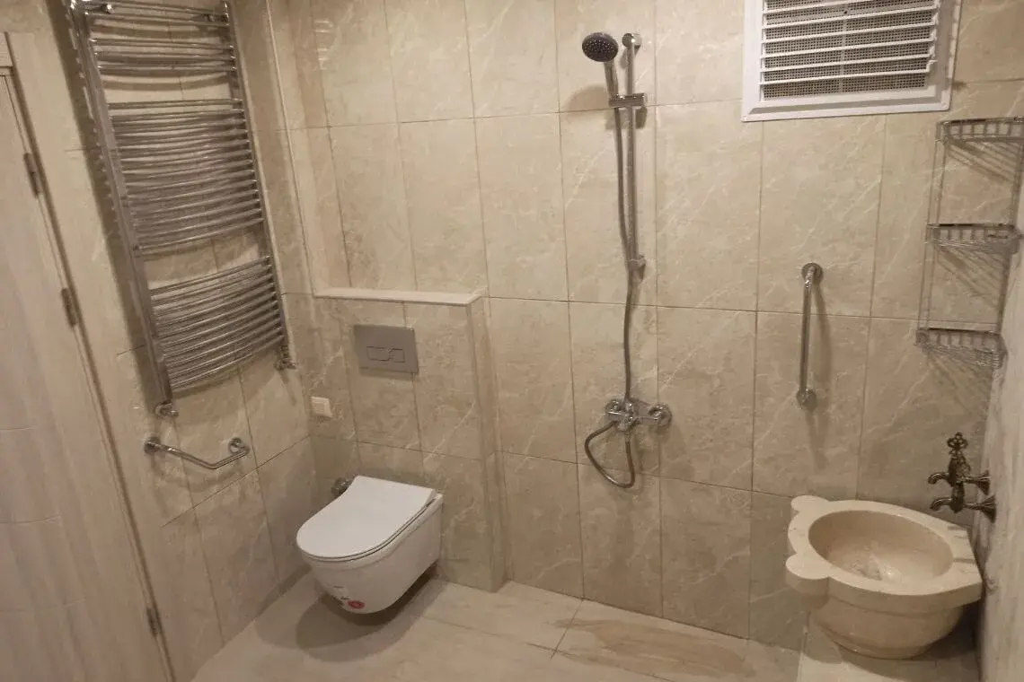Arjantin Caddesi yenilenen banyo seramikleri